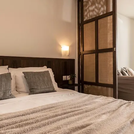Deluxe Hotel
