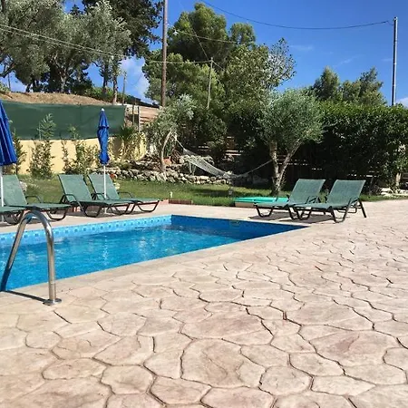 Deluxe Hotel Plános