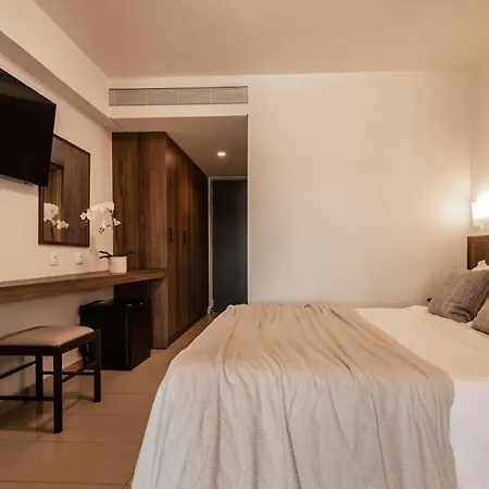 Hotel Deluxe