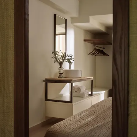 Deluxe Hotel